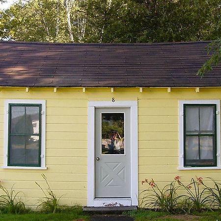 Katahdin Cabins Hotell Millinocket Exteriör bild