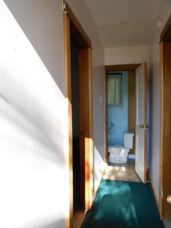 Katahdin Cabins Hotell Millinocket Exteriör bild
