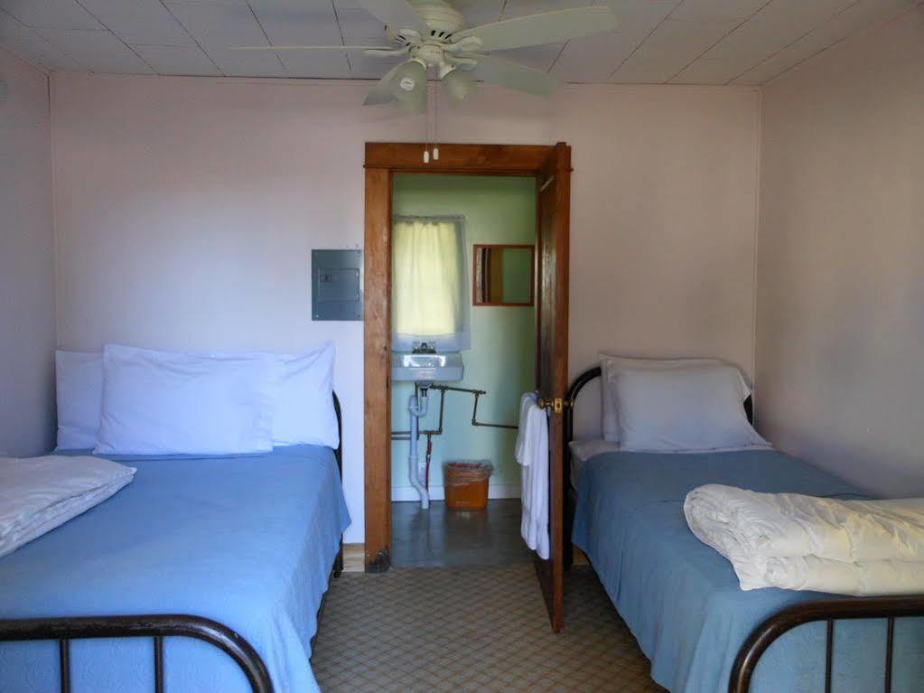 Katahdin Cabins Hotell Millinocket Exteriör bild