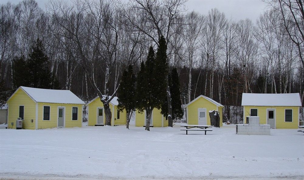 Katahdin Cabins Hotell Millinocket Exteriör bild